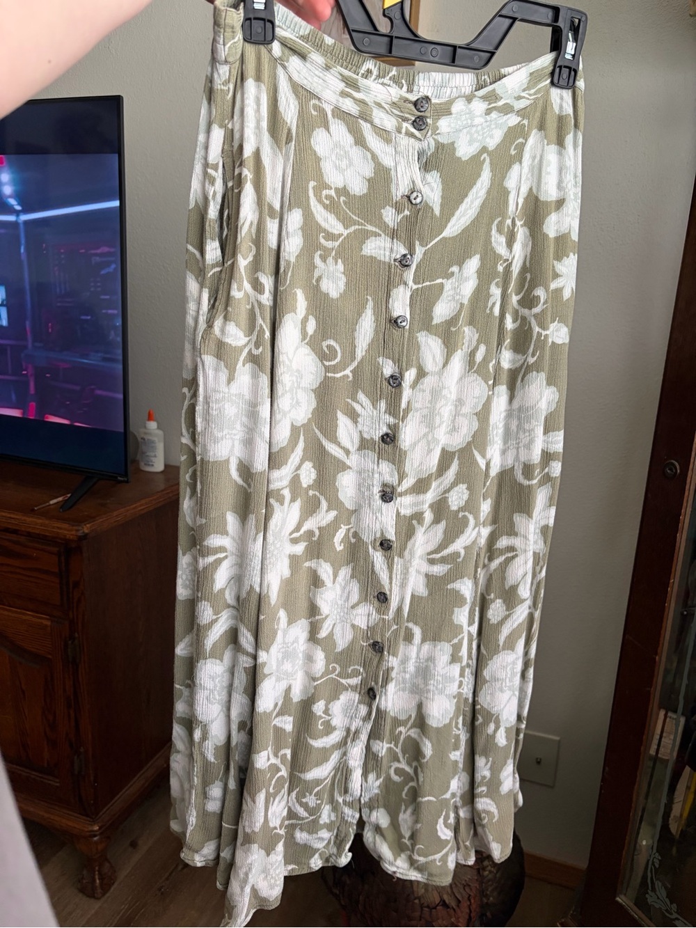St Anna Collection Olive and White Floral Button-Front Midi Skirt